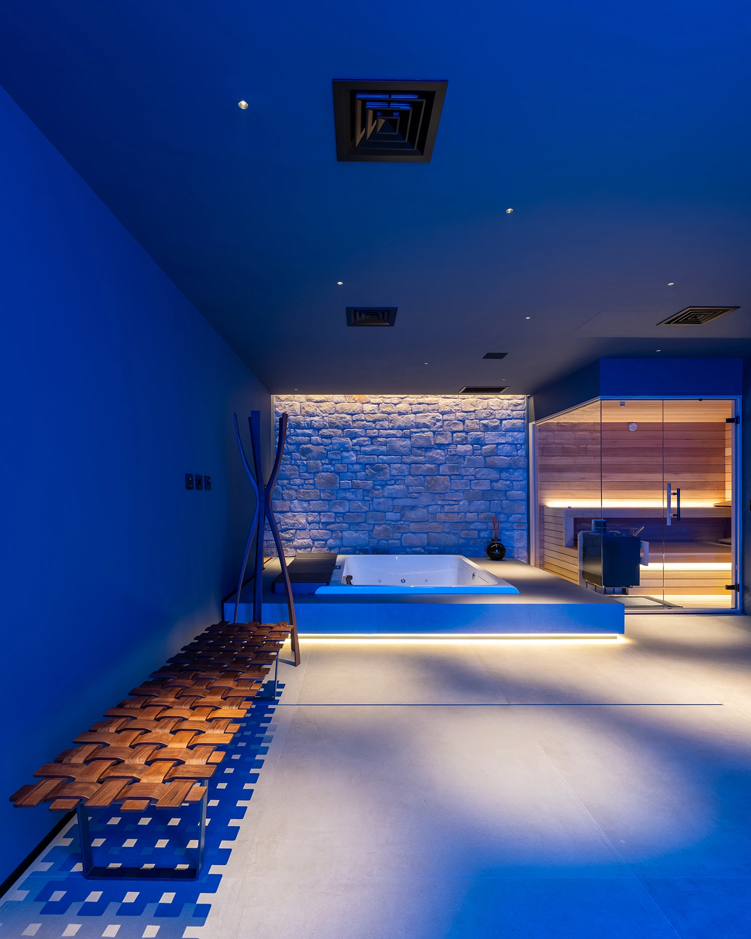 Dettaglio architettonico della spa privata di Villa Metafisica a Erbusco