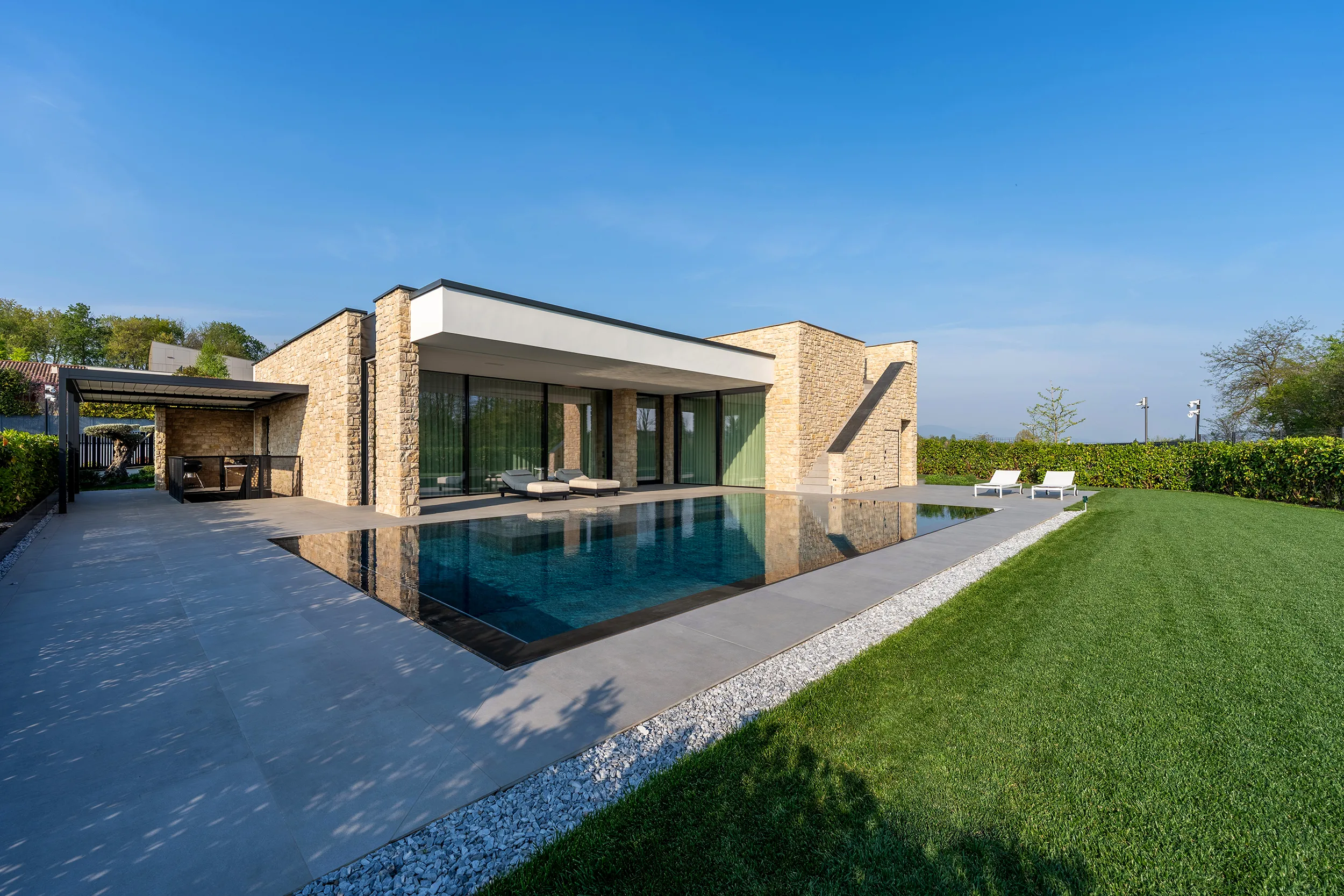 villa-moderna-con-piscina-brescia